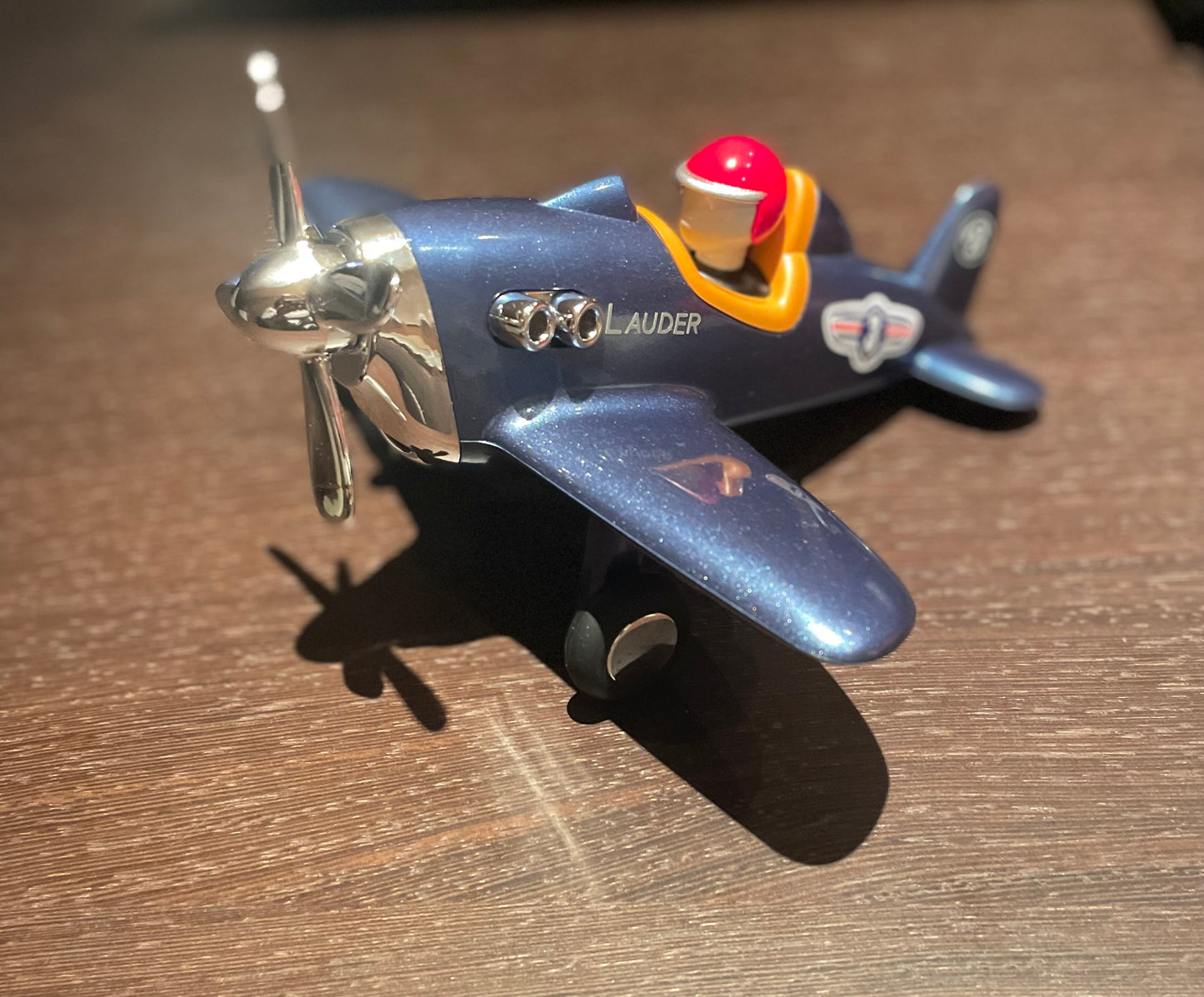 klein speelgoedvliegtuig